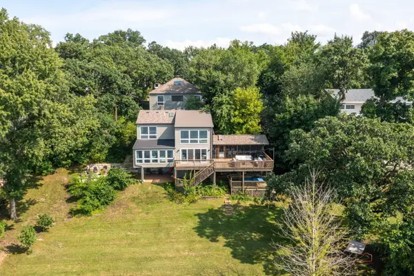 5419 E Lake Shore Drive, Wonder Lake, IL 60097