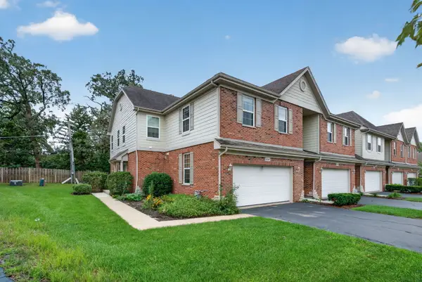 10S447 Carrington Circle, Burr Ridge, IL 60527