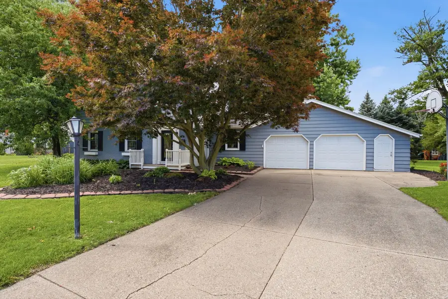 17 Sunset Circle, Bettendorf, IA 52722 - #3