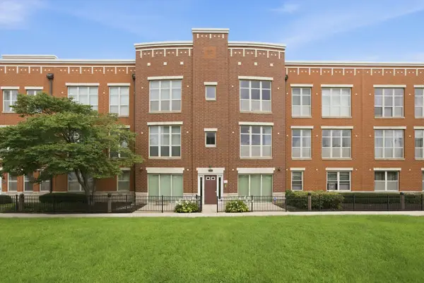 318 E 25th Place #2E, Chicago, IL 60616