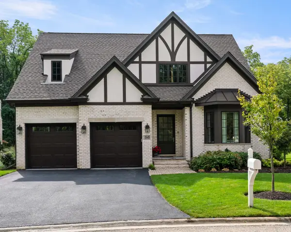 1945 Amberley Court, Lake Forest, IL 60045