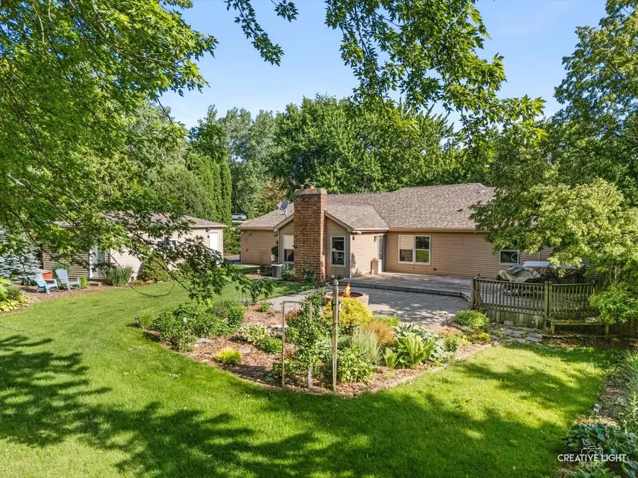 44W043 Fox Wilds Drive, Saint Charles, IL 60175 - #3