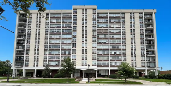 33 N Main Street #2F, Lombard, IL 60148