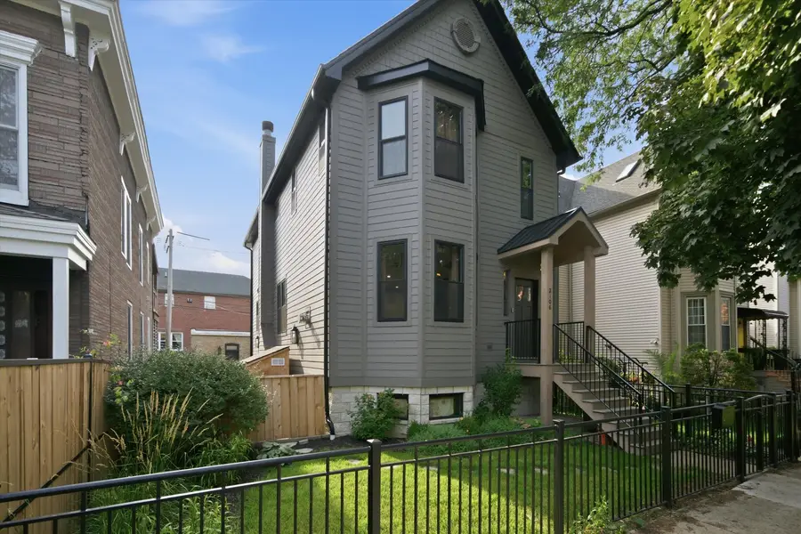 2106 N Campbell Avenue, Chicago, IL 60647 - #2