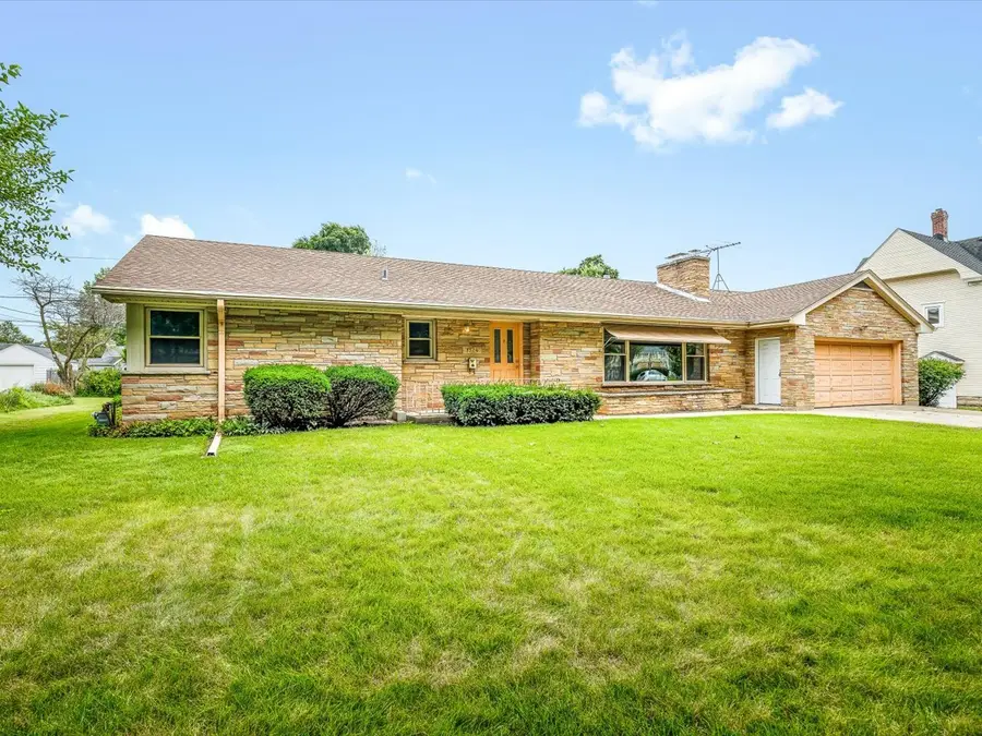 1324 S 3rd Street, Saint Charles, IL 60174 - #3