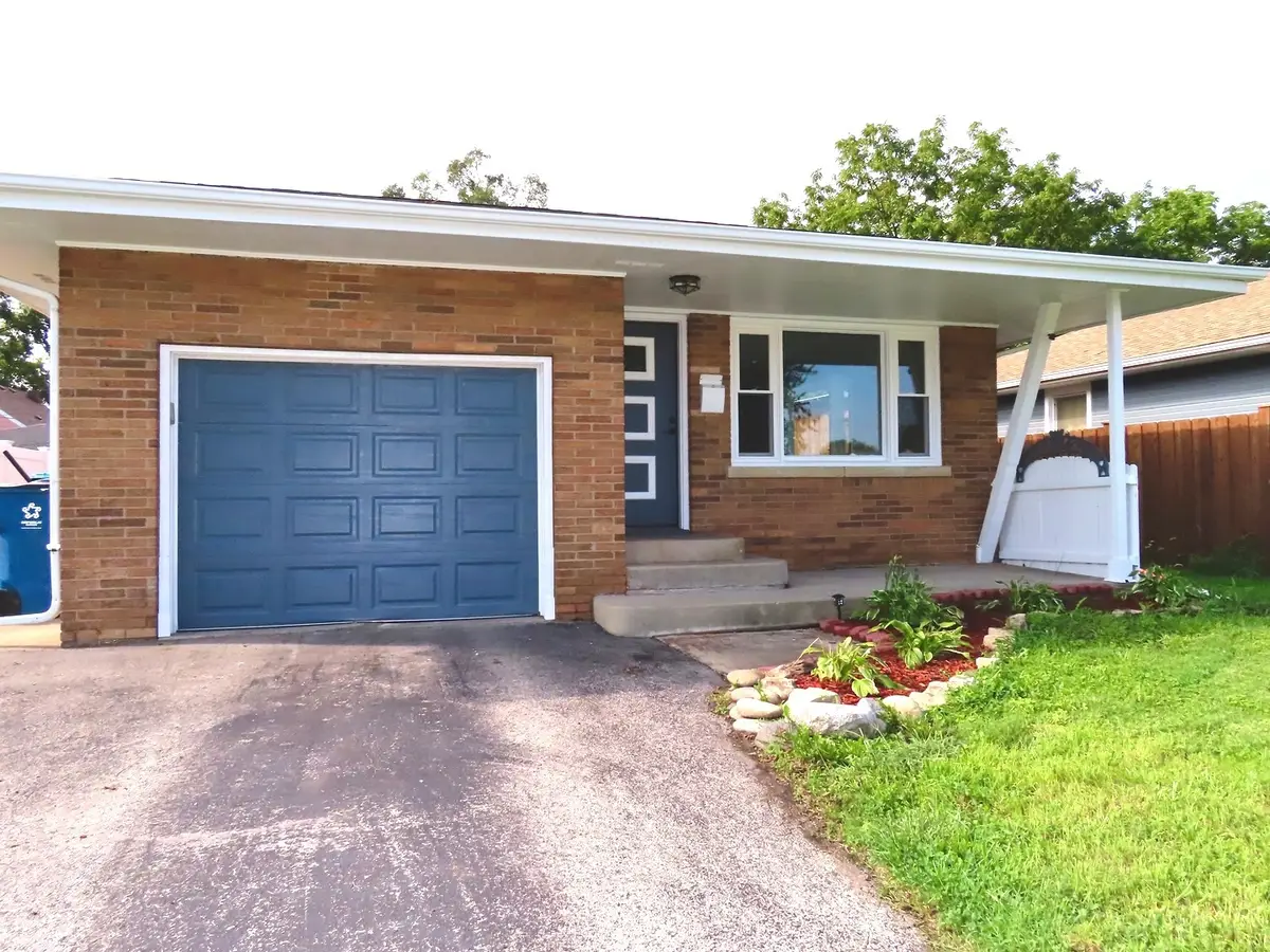 555 Elsie Avenue, Crest Hill, IL 60403 - #1