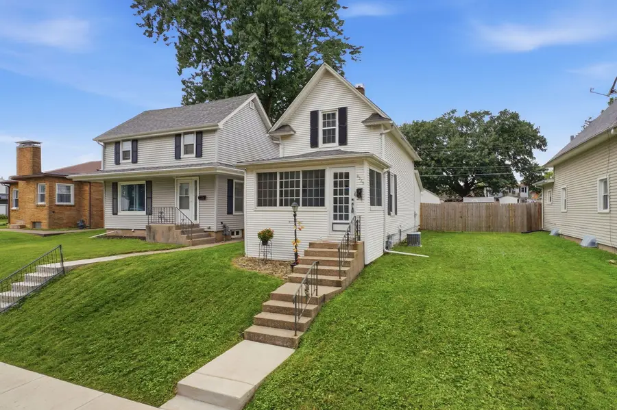 2335 33rd Street, Moline, IL 61265 - #3