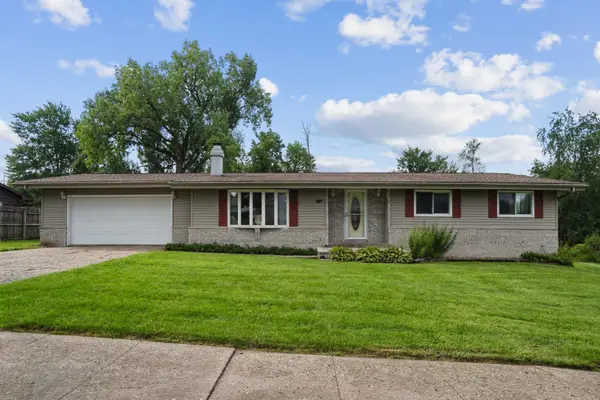 327 38th Avenue N, Clinton, IA 52732