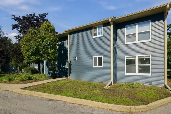 774 Terrace Court #R, Elgin, IL 60120