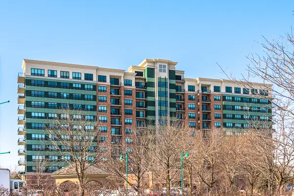 6420 Double Eagle Drive #1110, Woodridge, IL 60517