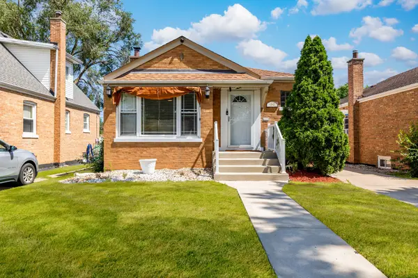 9543 S Mozart Street, Evergreen Park, IL 60805