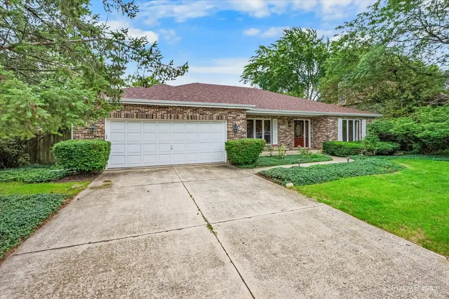251 N Cambridge Drive, Geneva, IL 60134 - #2