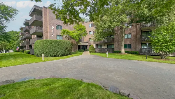 917 Vose Drive #102, Gurnee, IL 60031