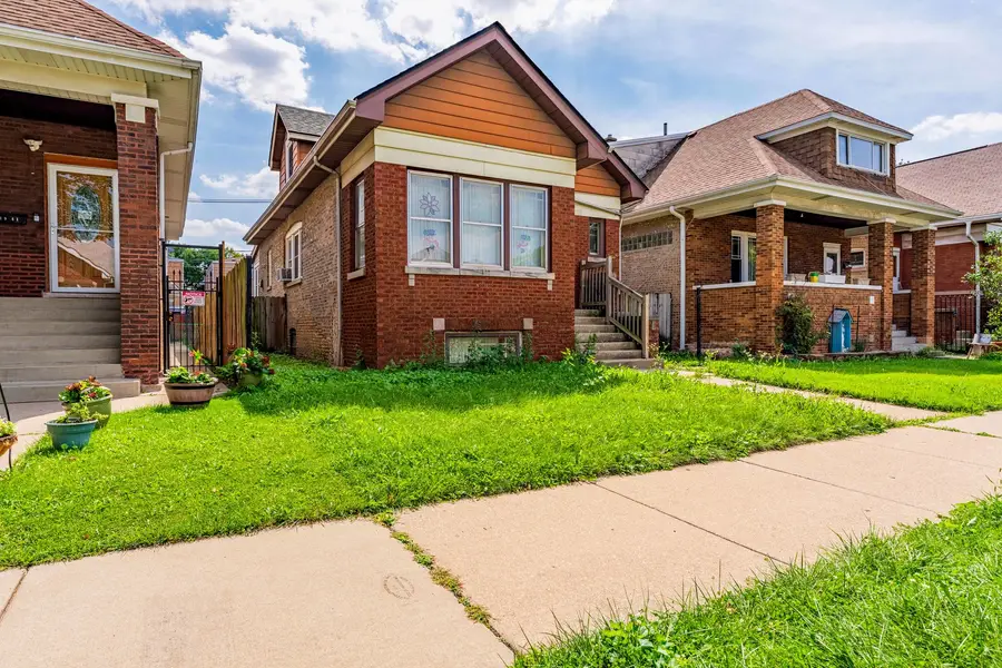 4945 W Wolfram Street, Chicago, IL 60641 - #3