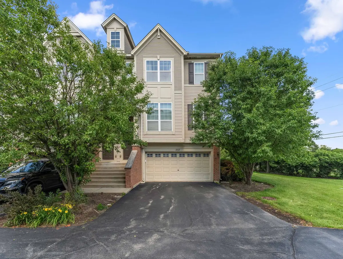 337 N Commerce Street, Aurora, IL 60504 - #1