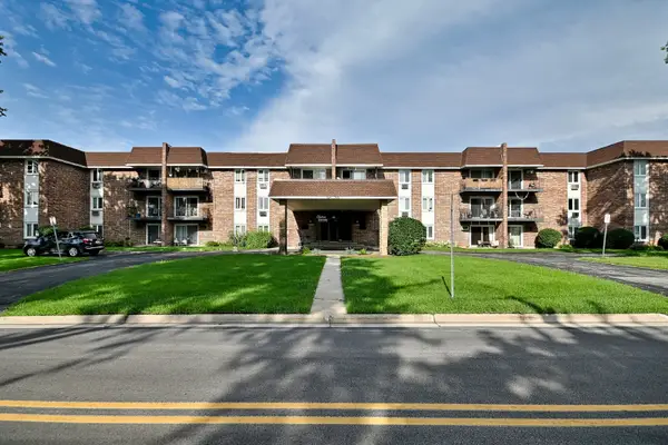850 S Lorraine Road S #3E, Wheaton, IL 60189