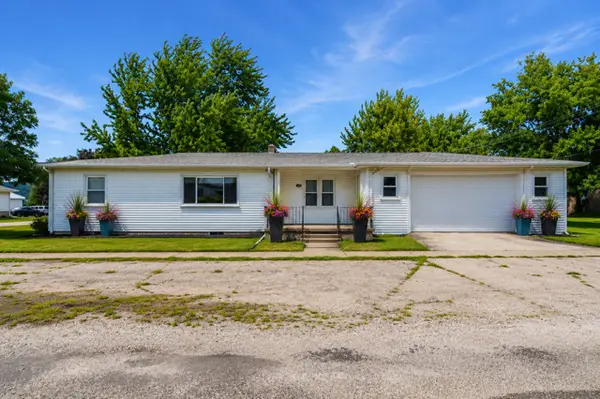 100 E Lincoln Drive, Cooksville, IL 61730
