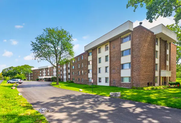 841 N York Street #428, Elmhurst, IL 60126