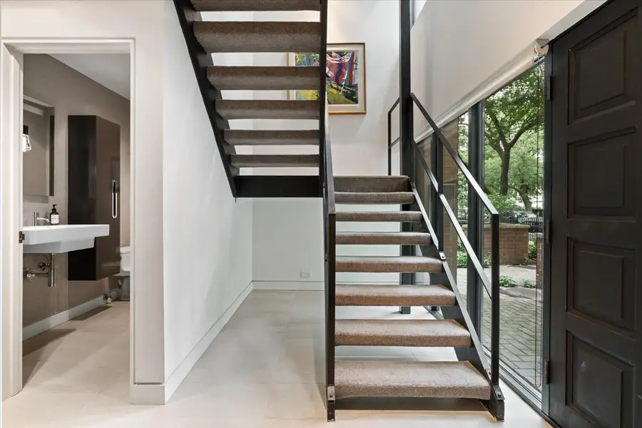 345 W Barry Avenue #8, Chicago, IL 60657 - #3