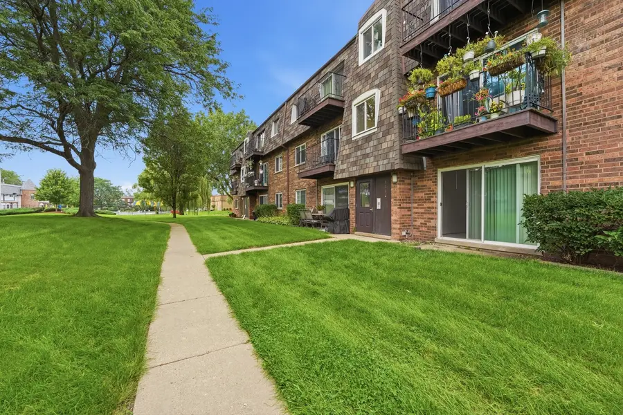 9388 Bay Colony Drive #1S, Des Plaines, IL 60016 - #2