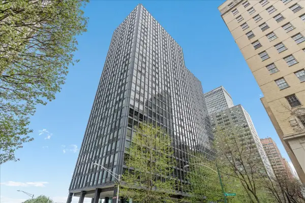 910 N Lake Shore Drive #2820, Chicago, IL 60611