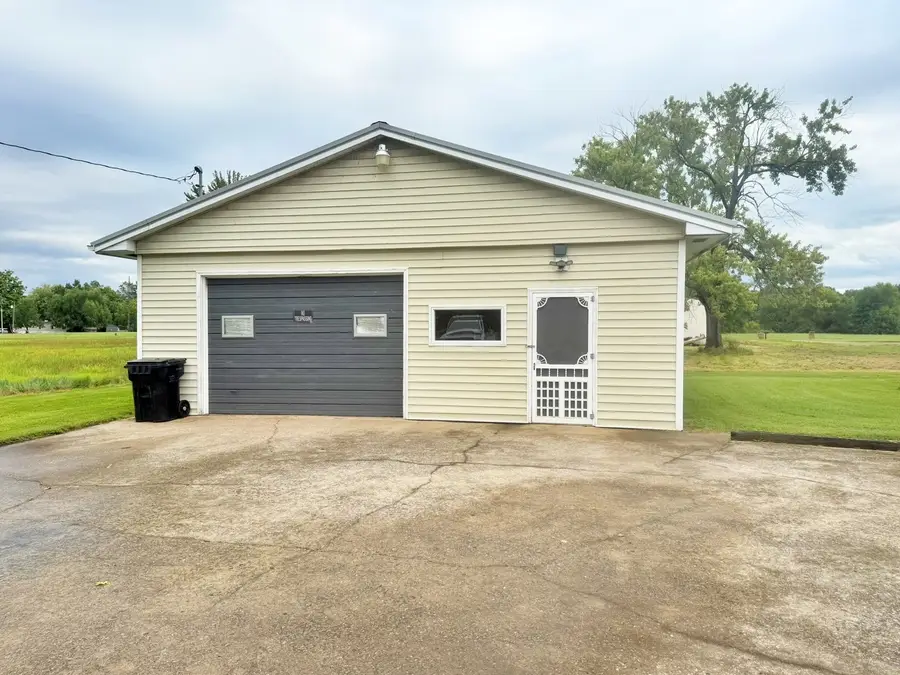 1015 E 7th Street, Metropolis, IL 62960 - #2