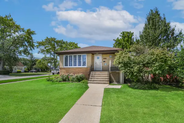 8044 Menard Avenue, Burbank, IL 60459