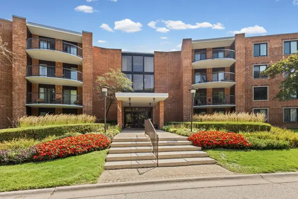 1605 E Central Road #211B, Arlington Heights, IL 60005