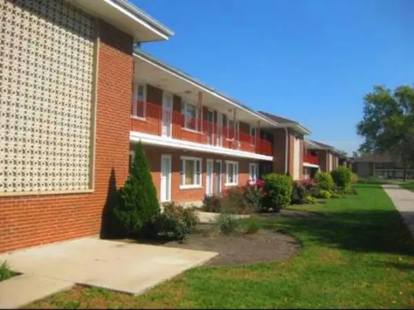 1113 Holiday Lane #6, Des Plaines, IL 60016