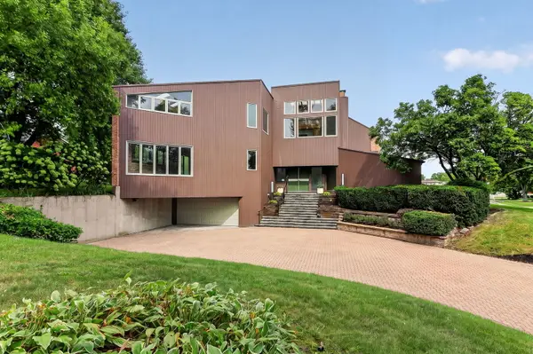 42 Royal Vale Drive, Oak Brook, IL 60523