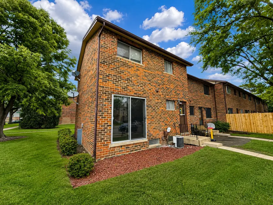 18W123 Kirkland Lane, Villa Park, IL 60181 - #2