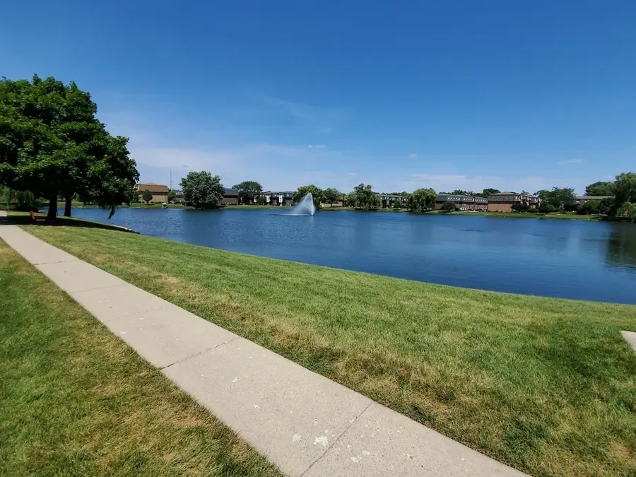 9388 Bay Colony Drive #2N, Des Plaines, IL 60016 - #2