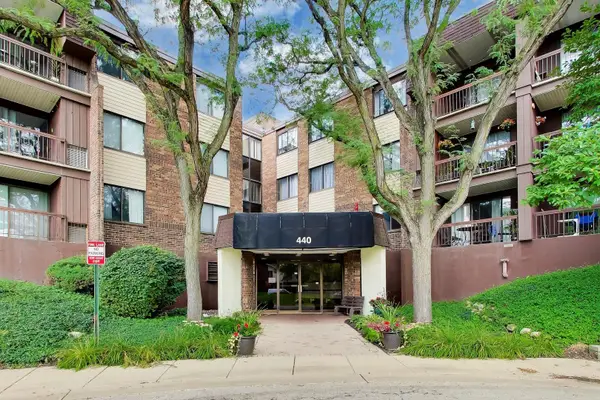 440 Raintree Court #2J, Glen Ellyn, IL 60137