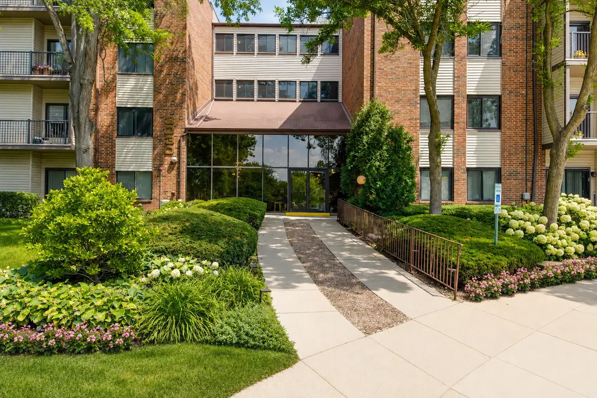 3030 Pheasant Creek Drive #405, Northbrook, IL 60062 - #1