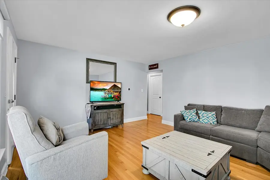 1402 S Robert Drive, Mount Prospect, IL 60056 - #3