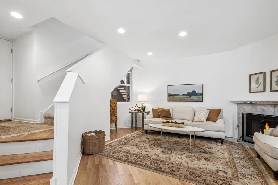 2851 N Southport Avenue #B, Chicago, IL 60657 - #3