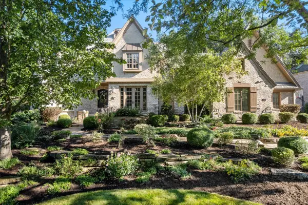 3202 Royal Fox Drive, St. Charles, IL 60174