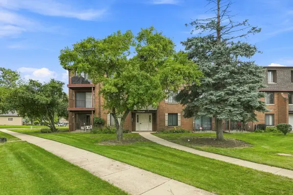 700 N Briar Hill Lane #5, Addison, IL 60101
