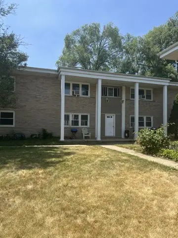 320 N Princeton Avenue, Villa Park, IL 60181