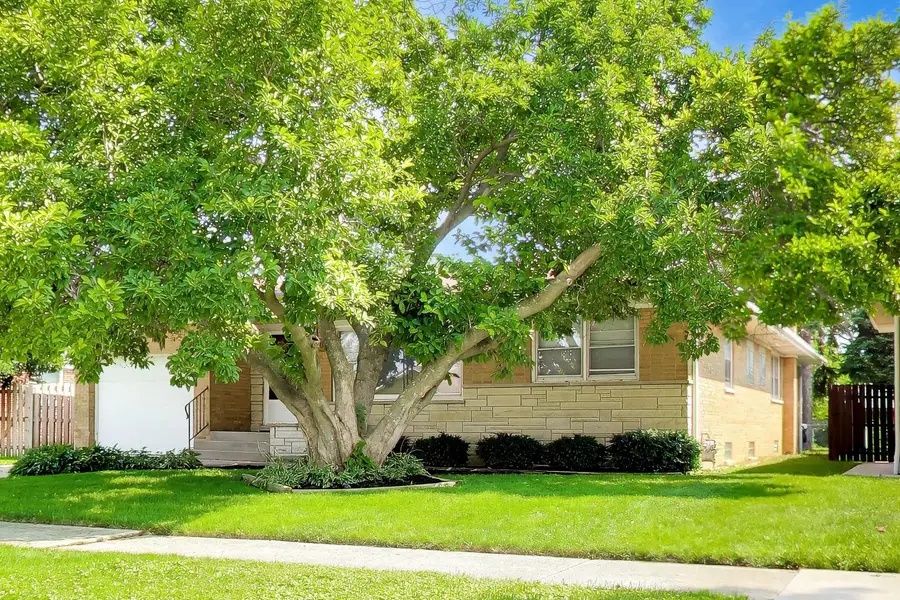 909 Worcester Avenue, Westchester, IL 60154 - #2