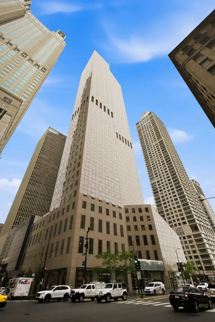 950 N Michigan Avenue #4704, Chicago, IL 60611 - #1