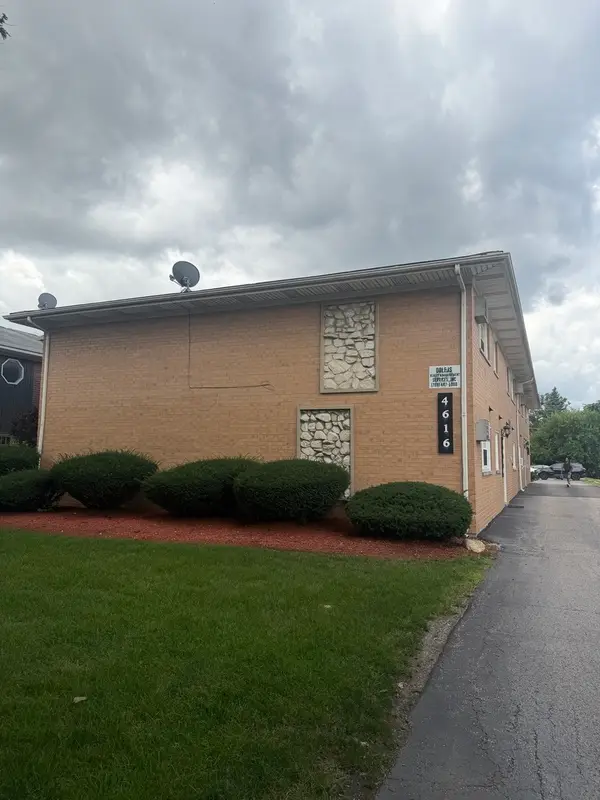 4616 Maple Avenue #2D, Brookfield, IL 60513