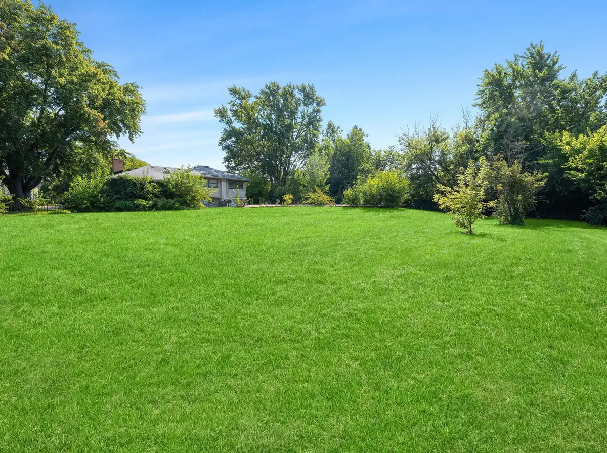 2250 White Oak Drive, Northbrook, IL 60062 - #1