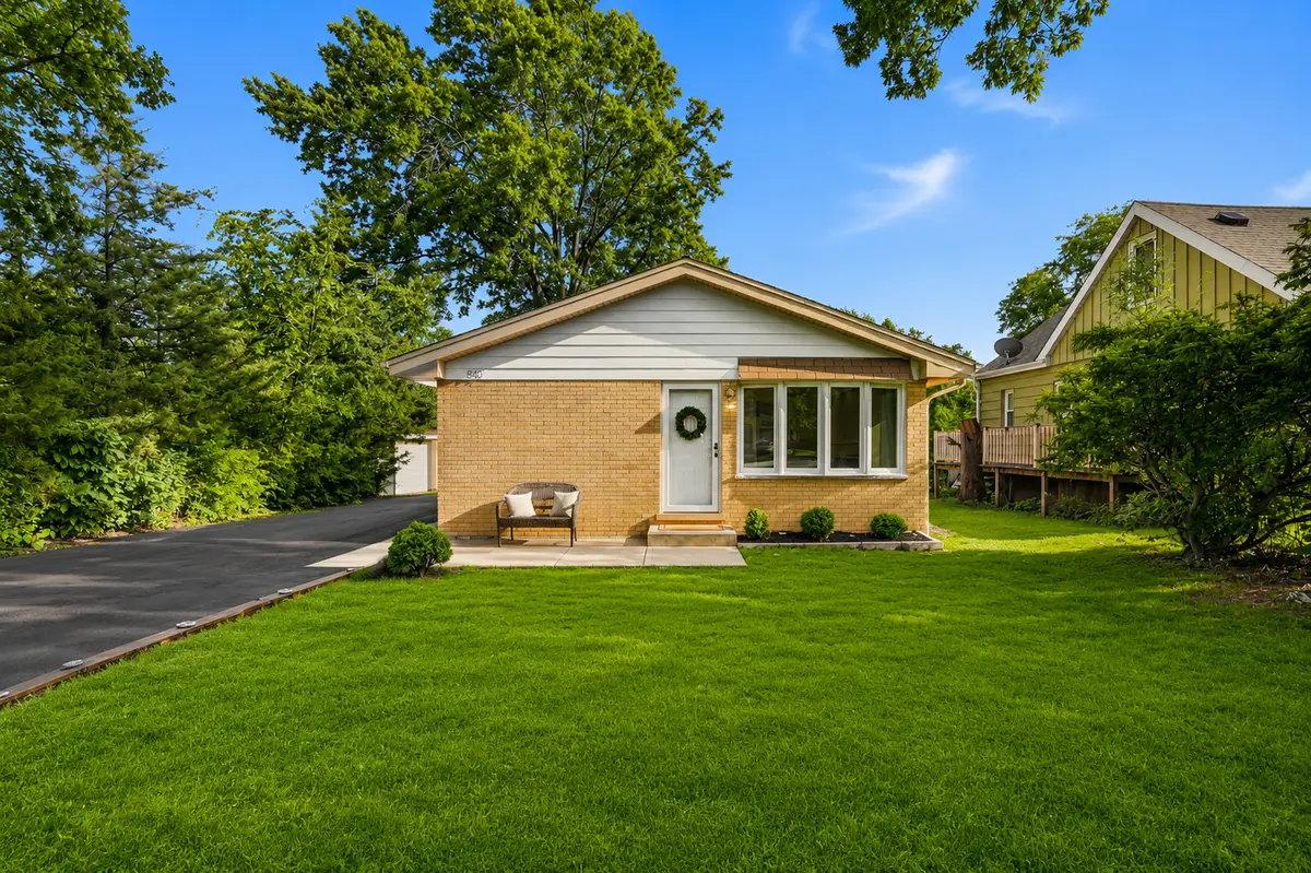 849 E Red Oak Street, Addison, IL 60101 - #1