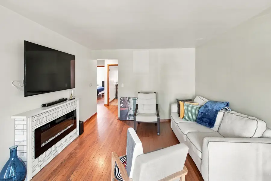 3858 N Sawyer Avenue, Chicago, IL 60618 - #3