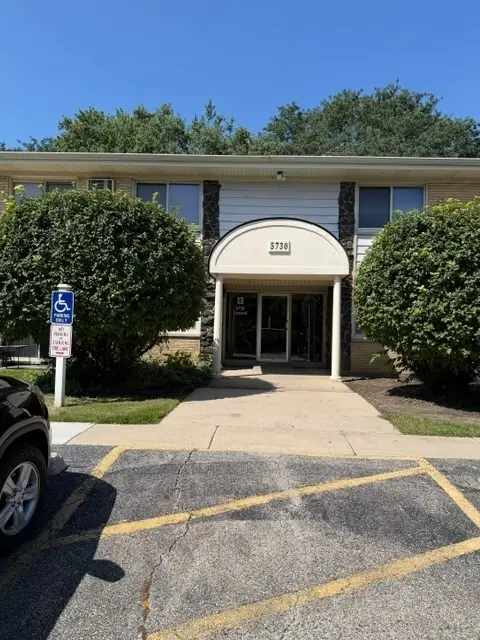 5730 Concord Lane #3, Clarendon Hills, IL 60514