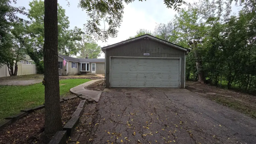 108 Ridgeland Avenue, West Chicago, IL 60185 - #2