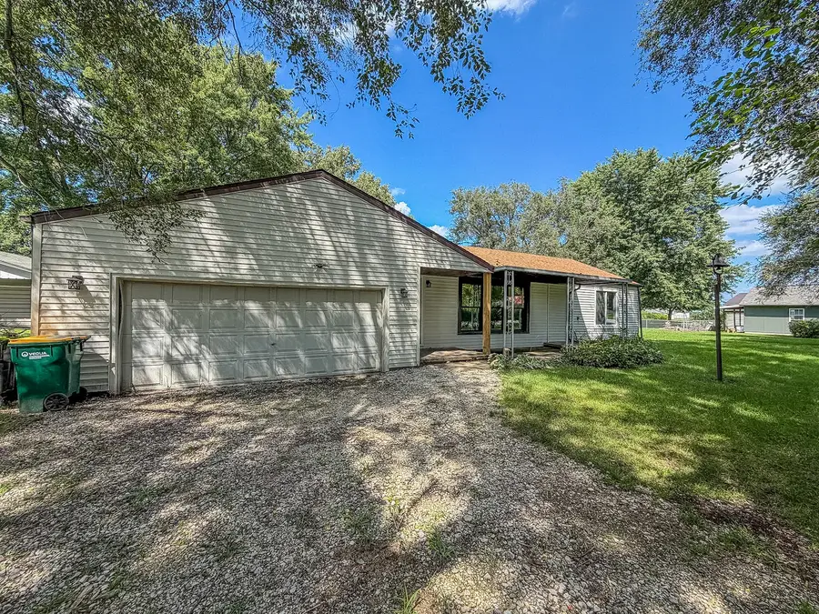 118 E Bower Street, Oreana, IL 62554 - #2