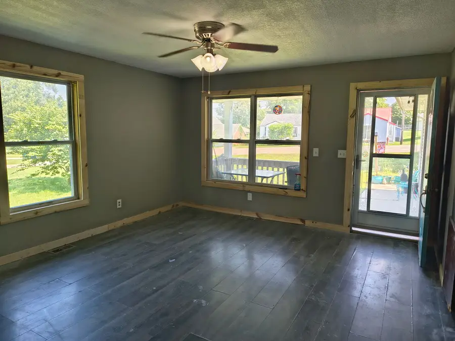 1017 S College Avenue, Dixon, IL 61021 - #2