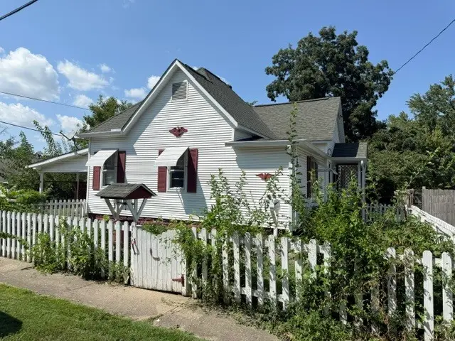 806 E Mckinley Street, Marion, IL 62959 - #2